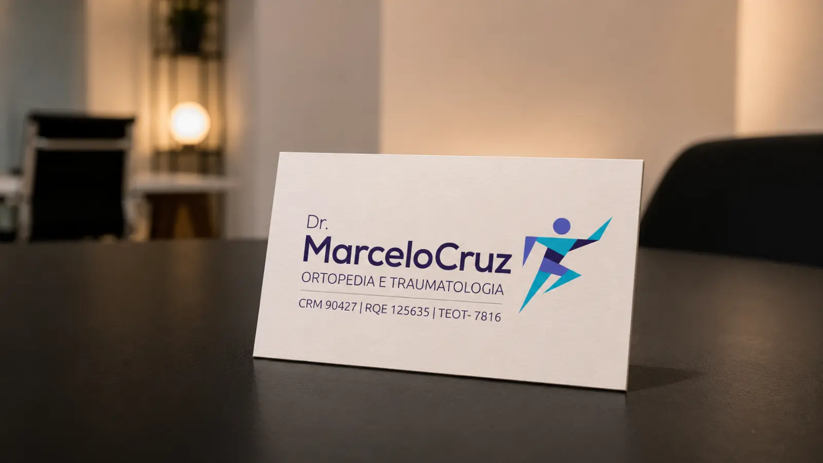 Cartão de visita com a identidade visual do Dr. Marcelo Cruz
